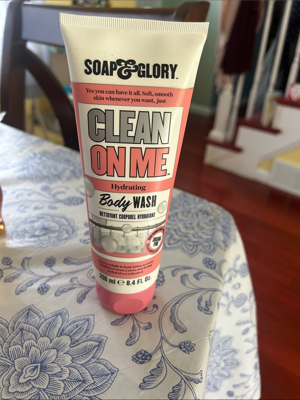 Soap & Glory Clean On Me Hydrating Body Wash - White & Pink Tube